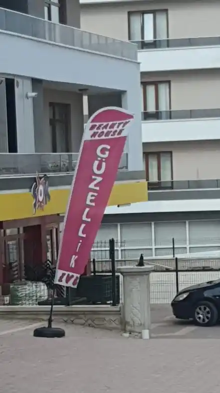 bayan-kuaforu-yelken-bayragi-30